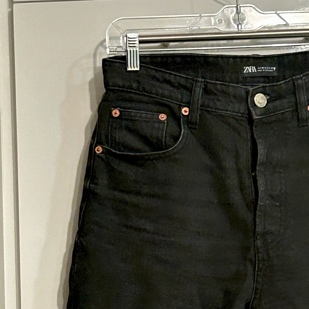 black denim Zara jeans